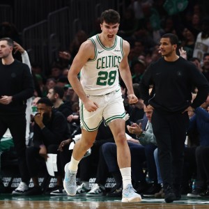 开云Kaiyun官网入口-28号秀！冈萨雷斯砍下18分16板3断2帽 队史新秀赛季仅伯德做到过