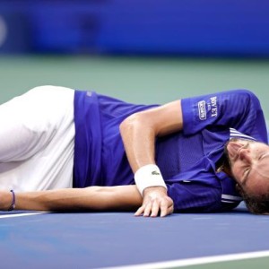 Kaiyun开云官方网站中国登录-张奔斗：美网冠军奖杯，竟然是梅德维德夫的狗粮